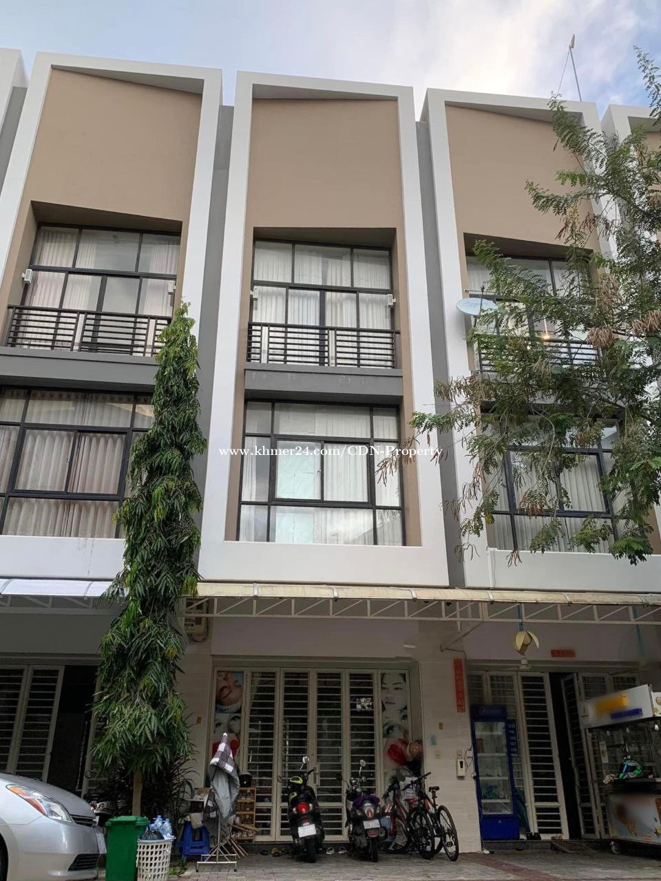 ផ្ទះអជីវកម្មដាក់លក់ ក្នុងប៉េងហួតបឹងស្នោ Shop House For Sale in Peng