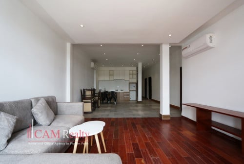 Riverside area| 3 bedrooms serviced apartment for rent| Private balcony