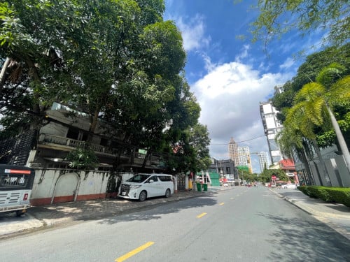 Commercial Coffee-Showroom-Shop For Rent Near Independent Monument, 13x25m, 3,500$, All Business
