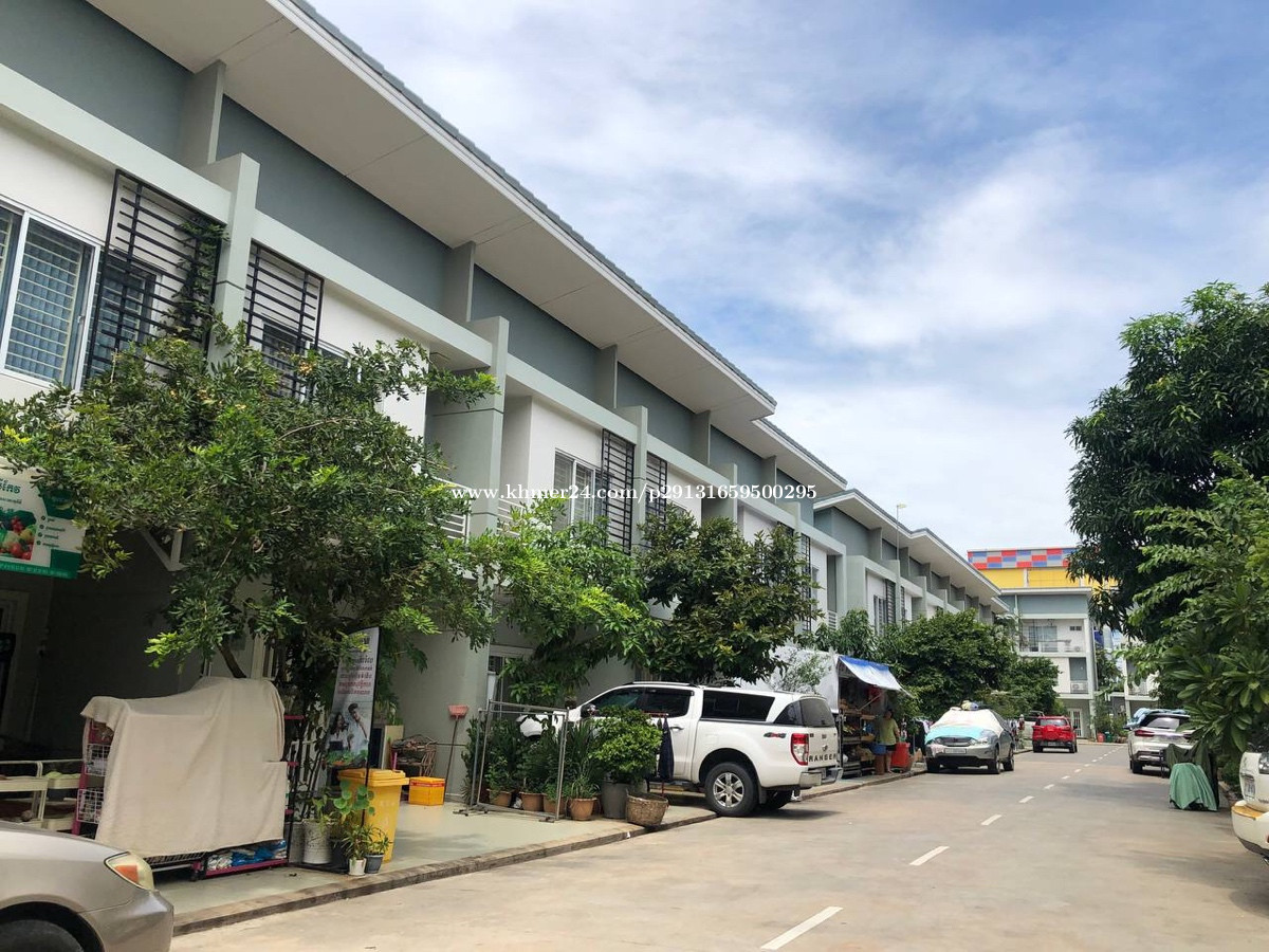 វីឡាកូនកាត់សម្រាប់ជួល (link house for rent ) in Chrang Chamreh Muoy