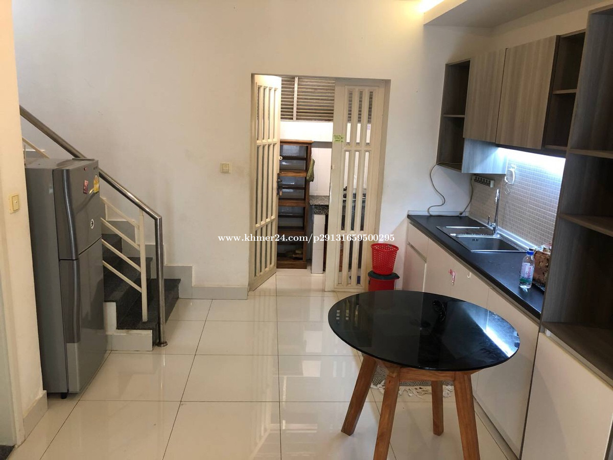 វីឡាកូនកាត់សម្រាប់ជួល (link house for rent ) in Chrang Chamreh Muoy