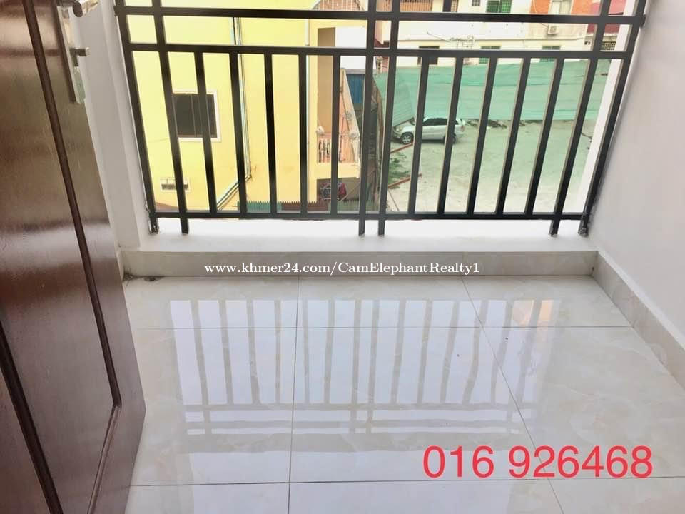 Elevator Fully Furnished Apartment for Rent in Phsar Daeum Thkov