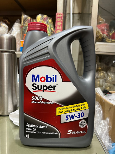 Mobil oil  Made in USA 5W-30 For Gasoline engine (ម៉ាស៊ីនសាំង)4.73L Long Engine Life 5000 Miles or 8000 kilometers of Production