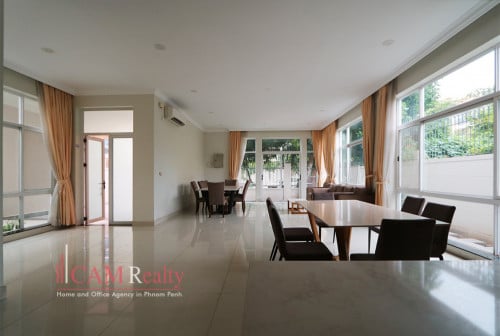 Elite Town| Modern style 5 bedrooms villa in gated community for rent