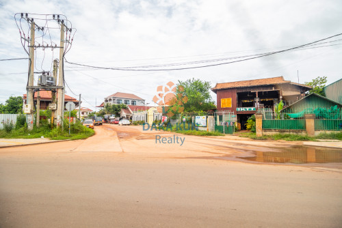 ដីលក់ជាប់ផ្លូវកែងទល់មុខមាត់ស្ទឹងសៀមរាប/Land for Sale near Riverside-Siem Reap