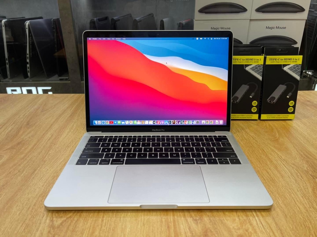 278）MacBook Pro 2017 13インチ /i5/256GB/8GB-