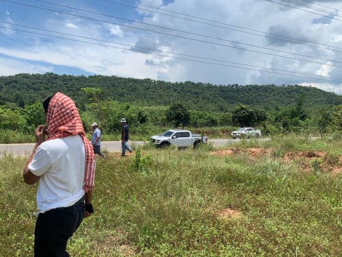 ដីលក់49mx500m  នៅខេត្តពោធិ៍សាត់ផ្លូវ55 ពីពោធិ៍សាត់ទៅវាលវែង