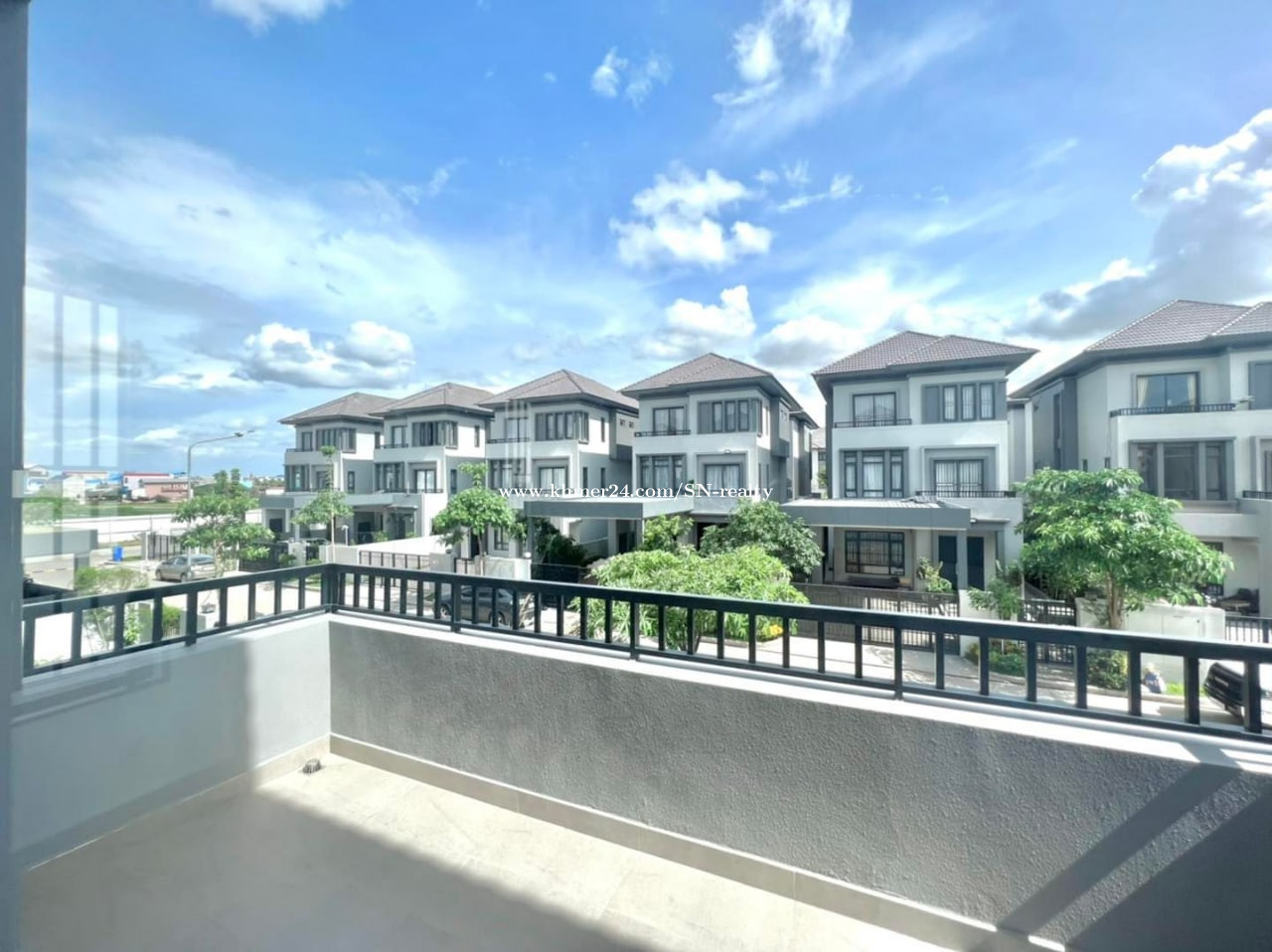 ឃ្វីនអេសម្រាប់ជួល Queen A For Rent Price 1900 in Phsar Daeum Thkov