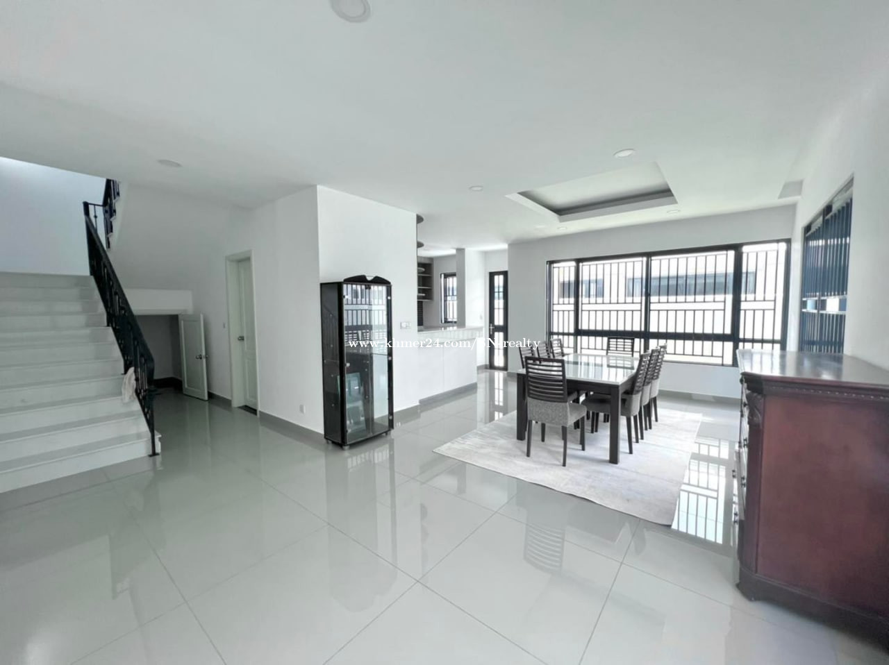 ឃ្វីនអេសម្រាប់ជួល Queen A For Rent Price 1900 in Phsar Daeum Thkov