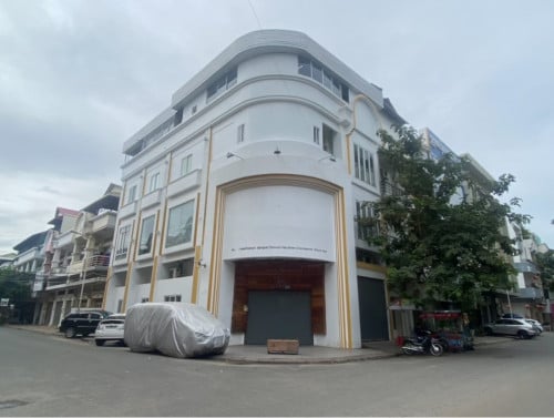 អគារកែងសម្រាប់ជួល ទីតាំងនៅទំនប់ទឹក