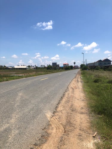 ដីលក់បន្ទាន់ ទំហំ10mx20mជាប់ផ្លូវជាតិ30m(ម្ចាស់ដីផ្ទាល់)