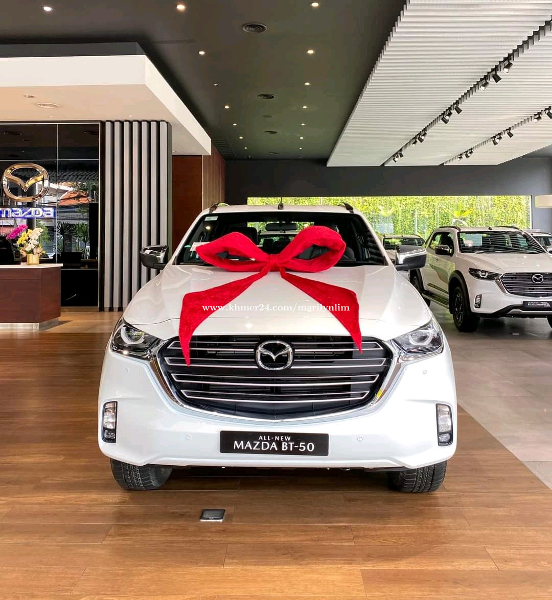 រថយន្ត Mazda in Phnom Penh, Cambodia on