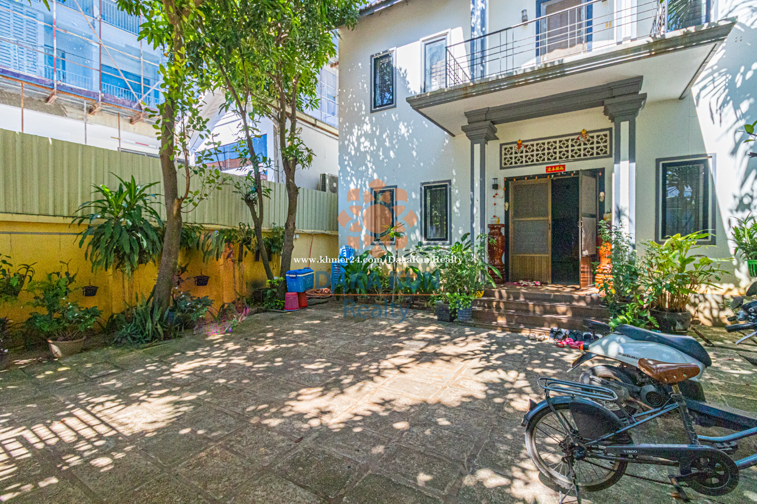 ផ្ទះលក់ក្នុងក្រុងសៀមរាបប្រហែល 3នាទីពីផ្សាររាត្រី/3 Bedrooms House for