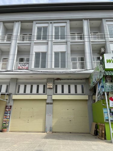 ផ្ទះ Shop House សម្រាប់លក់នៅលើផ្លូវធំ(ផ្លូវព្រៃស) ២ ល្វែងជាប់គ្នា