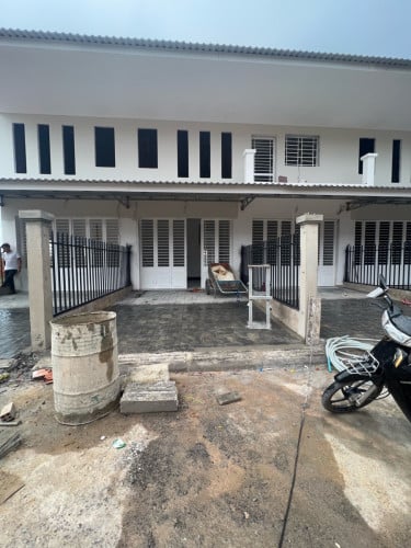 ផ្ទះល្វែងផ្សារបន្លែ ភួ ពុយ បាត់ដំបង (ទិញជាមួយម្ចាស់)