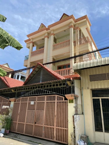 ផ្ទះជួលទីតាំងល្អ ផ្ទះស្អាតធំទូលាយ 400$/1ខែ