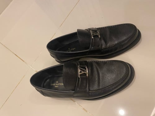 ស្បែកជើង LV original