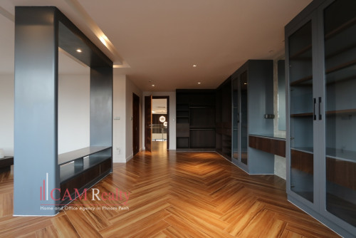 Tuol Kork area | 3 bed serviced penthouse apartment rent | pool &amp; gym 5 min to TK Avenue mall