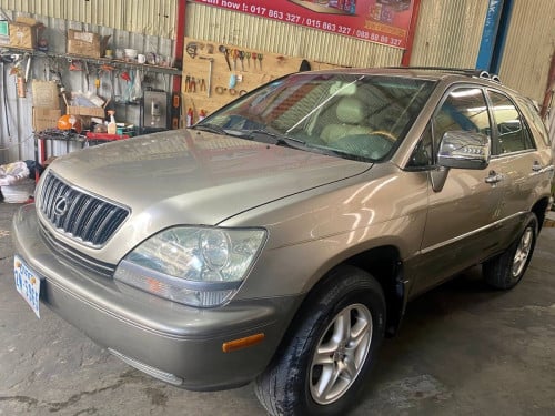 Lexus RX300 for rent