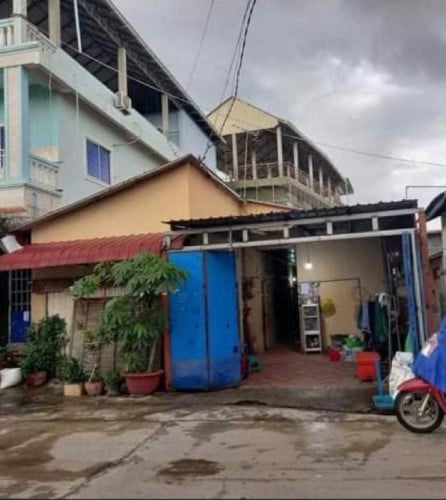 ផ្ទះនិងដីលក់ 8x20 បន្ទាន់ (ផ្ទះមានចំណូលស្រាប់ មាន8បន្ទប់ជួល)