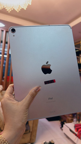 iPad 11” 64G Sim WiFi 2018 ស្អាត 99% 