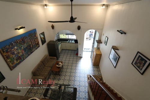 Daun Penh area| Colonial style 4 bedrooms renovated apartment for rent| Big balcony