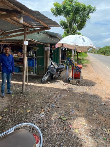 ដីជាប់ផ្លូវជាតិ