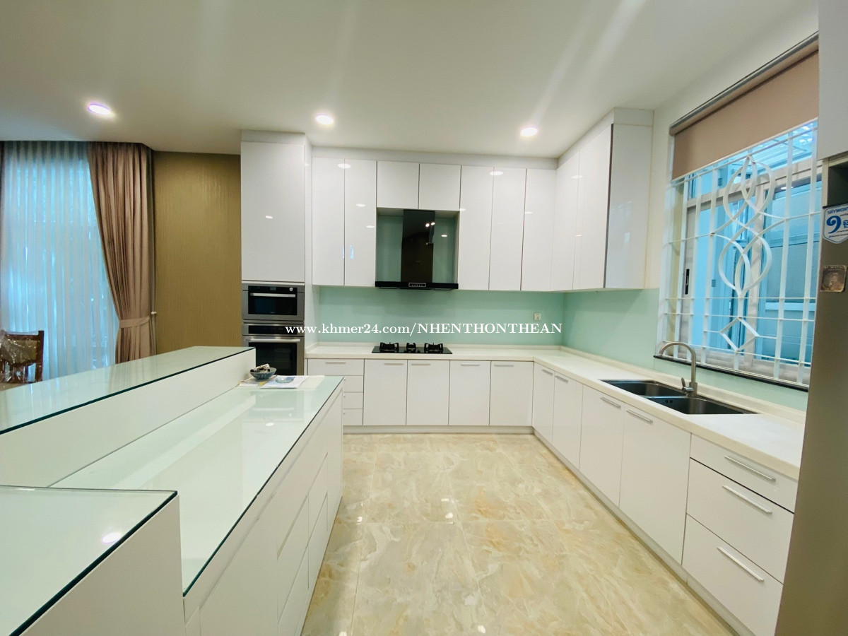Compound &amp; Modern Villa For Rent in Tonle Bassac Area of Koh Pich