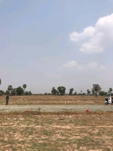 ដីក្នុងភូមិ មានផ្លូវ8M បង្គោលភ្លើង ទំហំ 100m2