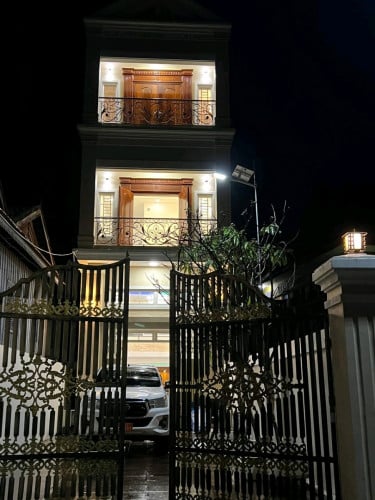 ផ្ទះលក់ក្រោយសាលាខេត្តតាខ្មៅ (ជាប់ផ្សារតាខ្មៅ)