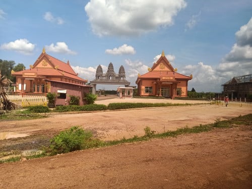 ដីតំបន់សេដ្ឋកិច្ចពិសេសច្រកមុឺនជ័យខ្មែរវៀតណាម