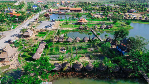 ដីលេីផ្លូវធំនៅភូមិផ្កាត្រកួន​ លក់ក្រោមទីផ្សារខ្លាំង