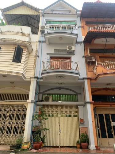 ផ្ទះល្វែងលក់