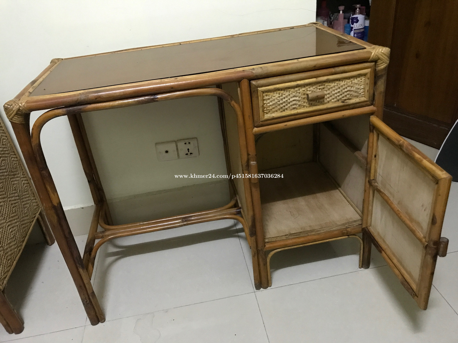 Sell a second hand rattan table (Khmer products) in Phnom Penh