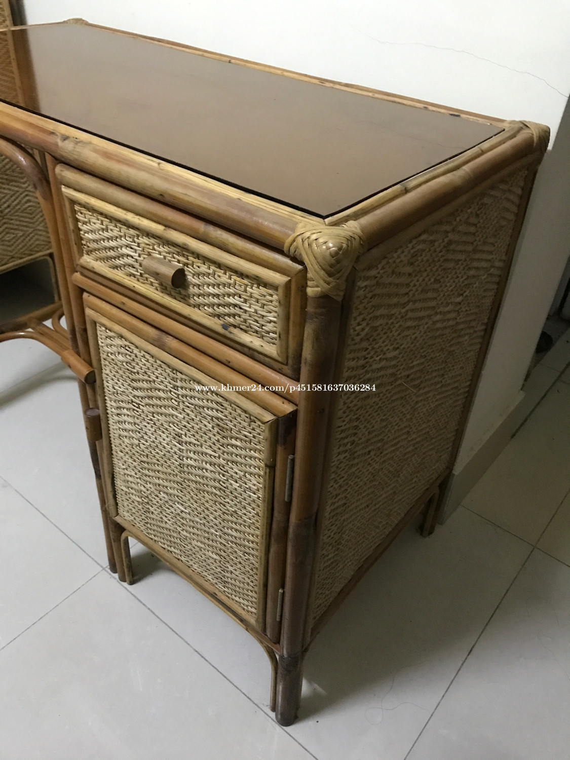 Sell a second hand rattan table (Khmer products) in Phnom Penh