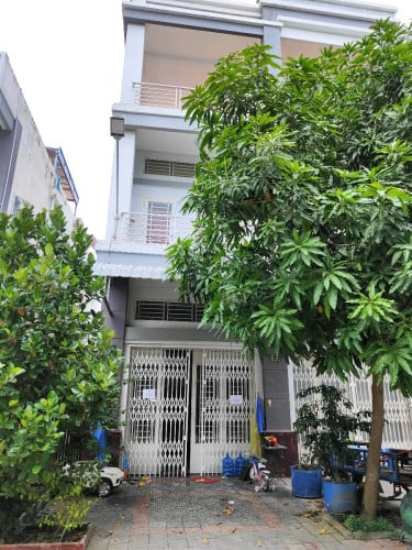 ផ្ទះល្វែងលក់នៅបុរីពិភពថ្មីតាខ្មៅ១