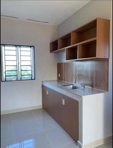130$ ជាន់ផ្ទាល់ដី មានឡៅតឿ ទល់មុខផ្សារព្រែកឯង