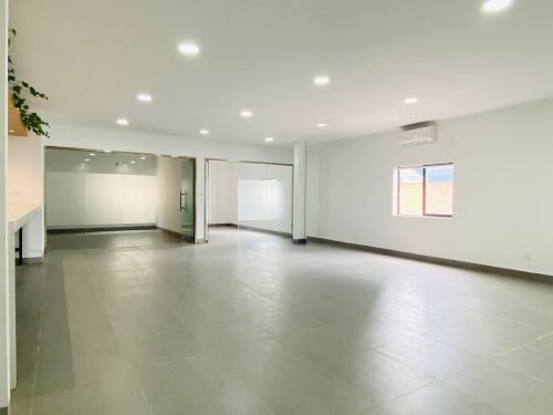 Medium Office Space For Rent in Bkk1