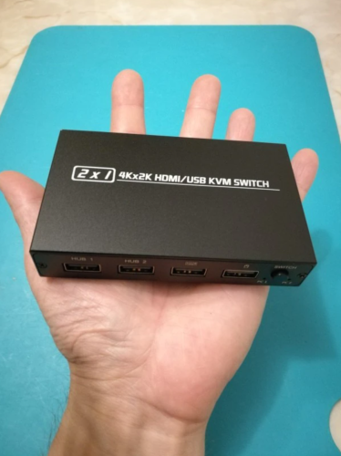 ដុំបំបែក សំរាប់ share Monitor, Keyboard or Mouse for 2 Computers (PCs) 4K KVM Switch HDMI-compatible 