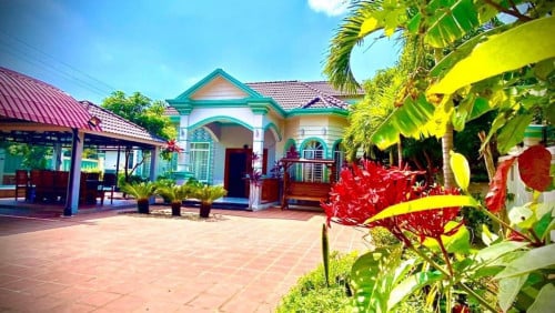 វីឡាប្រណិតសំរាប់លក់