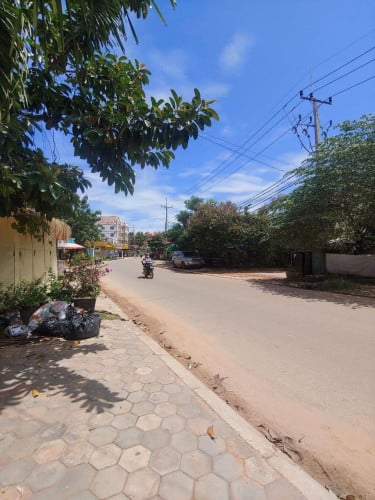 ដីលក់នៅលេីផ្លូវសុខសាន្ត