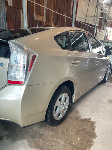 Toyota Prius 2010 ពណ័មាសOption 4 បេីកដំបូលSolar