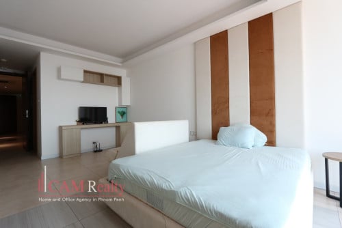 Very nice studio condominium for rent in Aeon Mall area on 34th floor | Pool & Gym