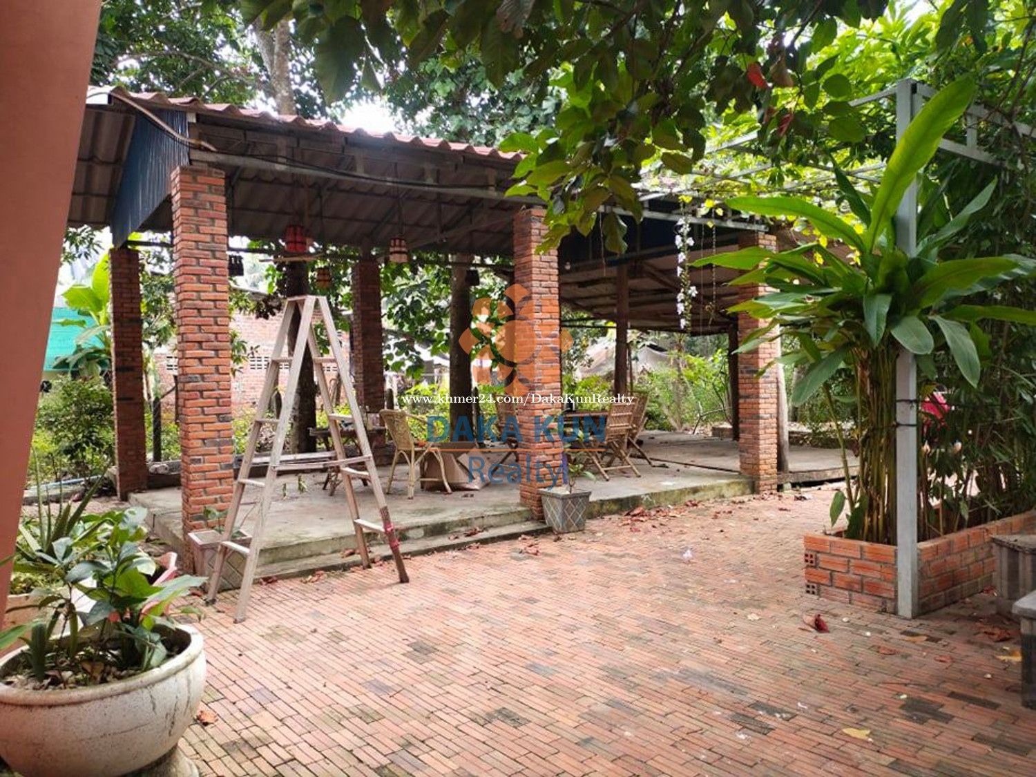 ផ្ទះ និងដីលក់ជិតផ្សារសង្កែ, ក្រុងបាត់ដំបង/House and Land for Sale near