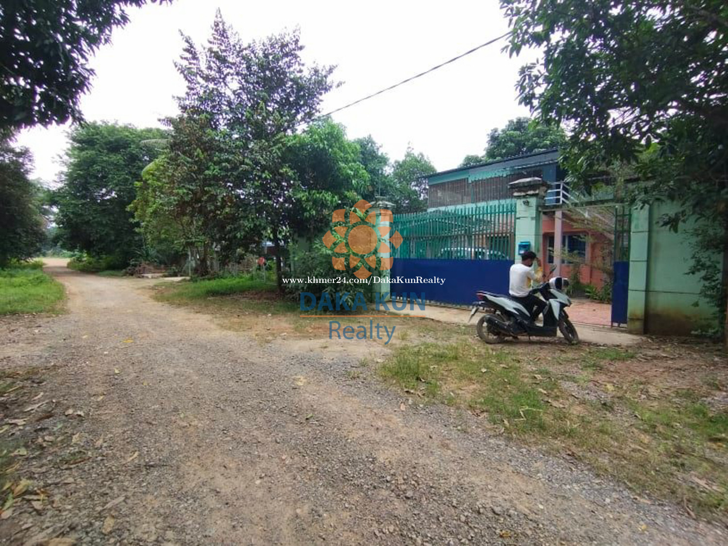 ផ្ទះ និងដីលក់ជិតផ្សារសង្កែ, ក្រុងបាត់ដំបង/House and Land for Sale near