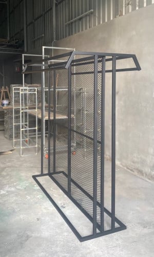 ធ្នើរព្យួរខោអាវលក់នៅតាមផ្សា