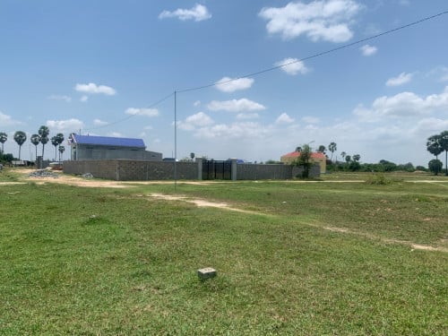 ដីលក់បន្ទាន់ ជិតផ្សារបែកចាន 15x20