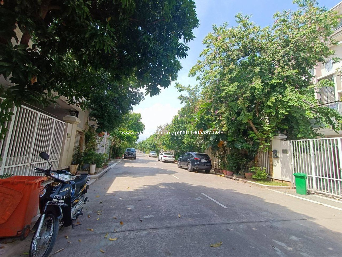 Link House LA for Rent at Borey Peng huoth Boeng snor project Athina in