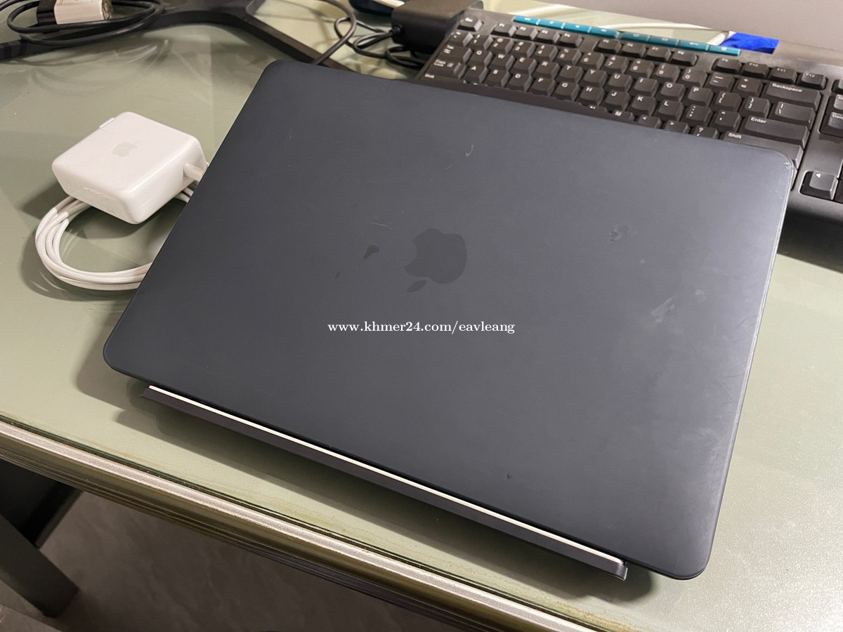 sell my Macbook Pro M1 2020 8+512g 99.99 new with box original full