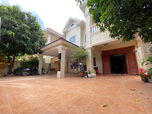 វីឡាលក់បន្ទាន់នៅតំបន់ជ្រោយ​ចង្វា